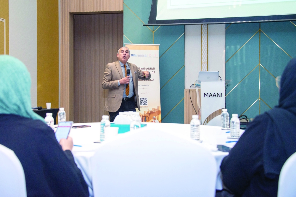 الملتقى شبه الإقليمي يختتم أعماله بمقاربات فنية لصون التراث وتجسيد الأساطير العُمانية